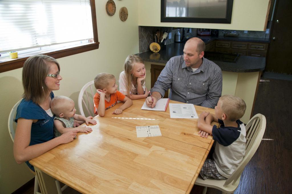 Family around a table making an emergency plan